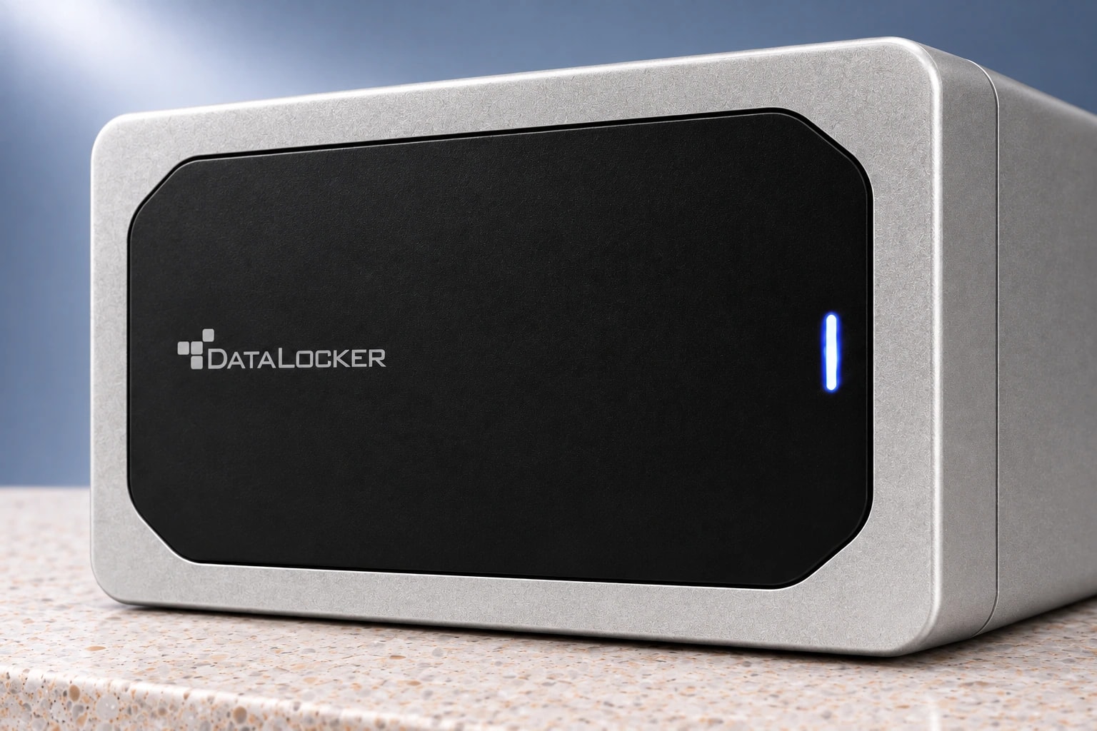 DataLocker DL450 FE, détail du produit en studio.