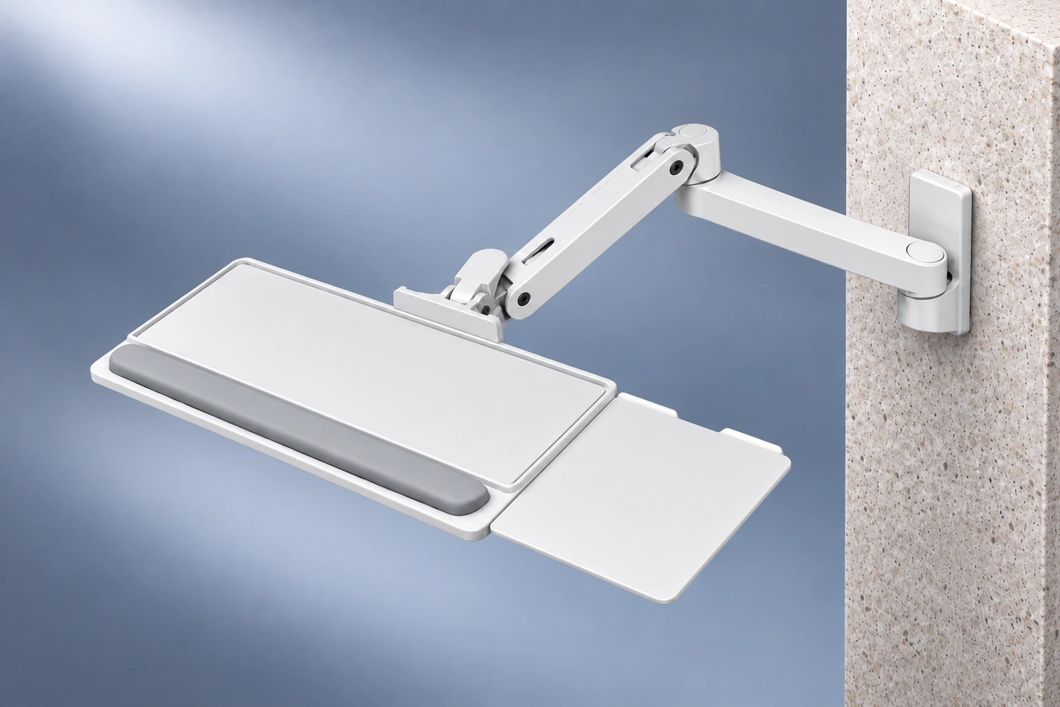 Ergotron LX Pro Wall Keyboard Arm, vue trois quarts en studio.
