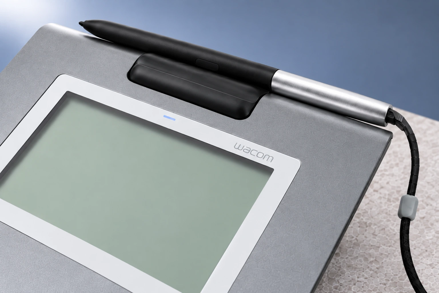 Wacom STU-430, détail du produit en studio.